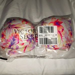 Victorias Secret wear everywhere pushup